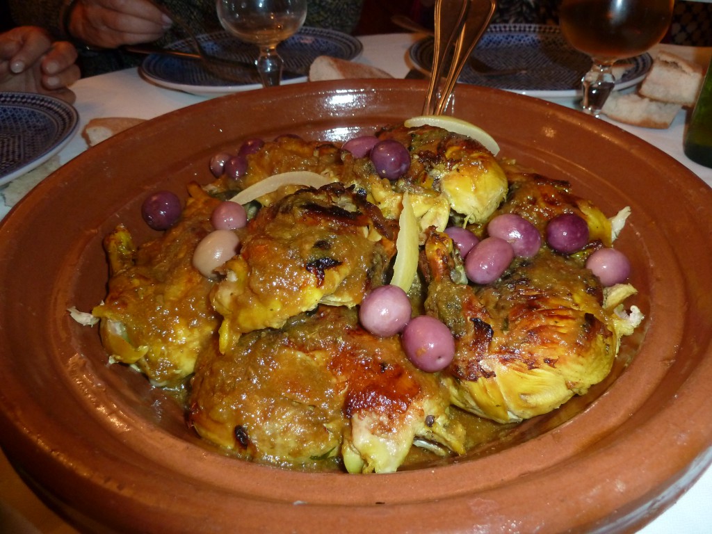 GastronomÃ­a en Marruecos - Tajine de pollo con aceitunas.