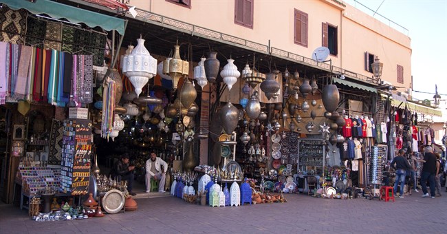 calle_tiendas_marrakech