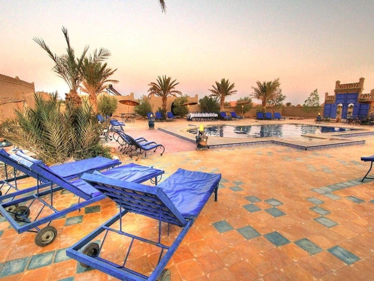 Piscina e instalaciones del Hotel Ksar Bicha Merzouga.