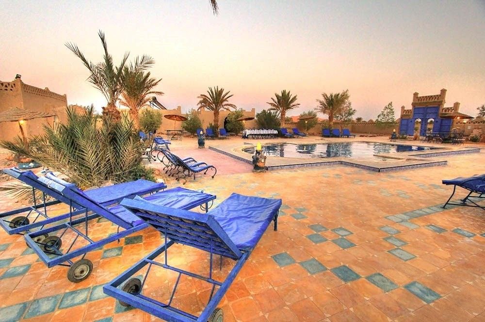 Piscina e instalaciones del Hotel Ksar Bicha Merzouga.