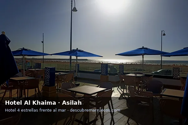Terraza del Hotel Al Khaima, hotel 4 estrellas en Asilah, con vistas a la playa