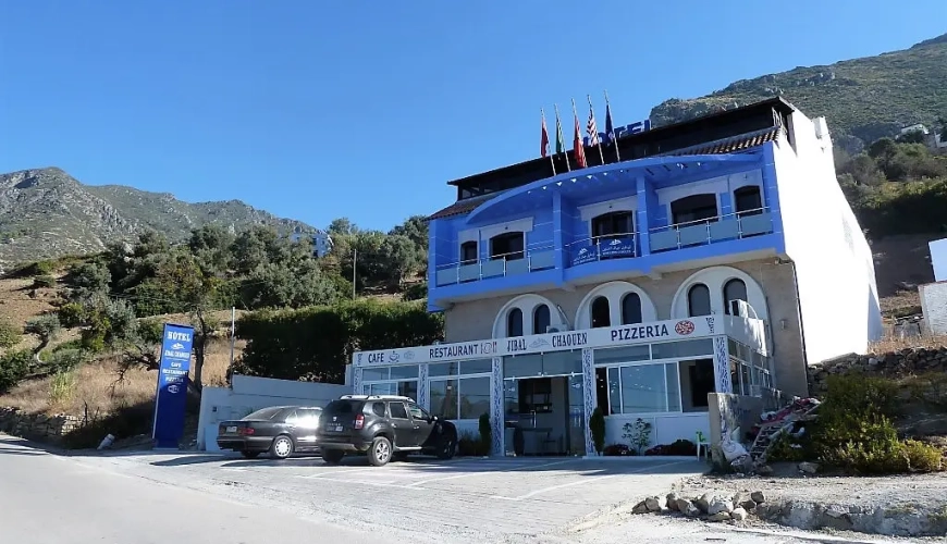 Fachada del Hotel Jibal en Chefchaouen