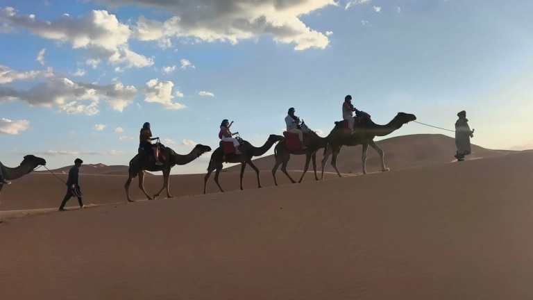 Viaje de fin de a&ntilde;o al Sahara: Nochevieja en el desierto 2026